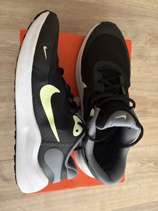 Маратонки Nike 39 номер