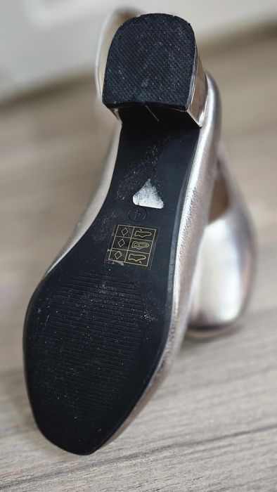 Туфли    и босоножки 37 размер