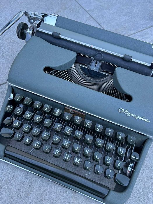 Mașină de scris vintage Olympia SM3 – Germania, anii ’50, colecție