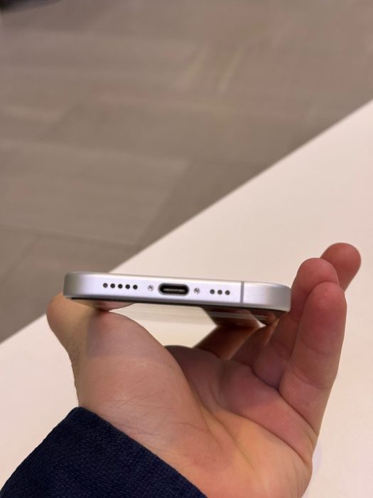 Продам iPhone 16.