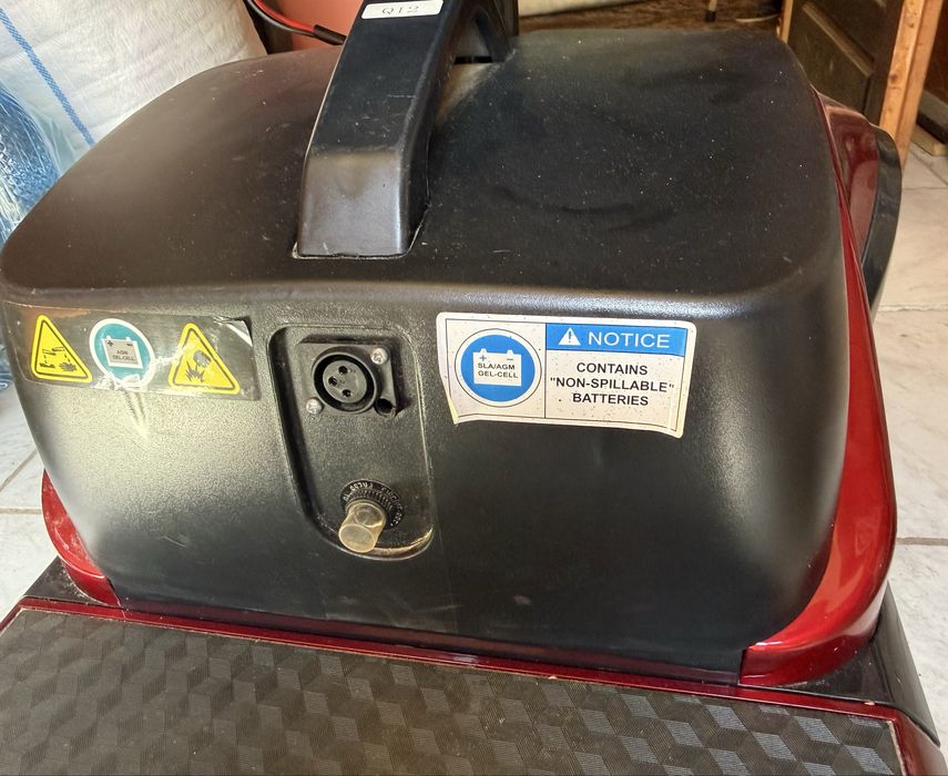 Scuter/carucior electric pentru varstnici sau persoane cu dizabilitati