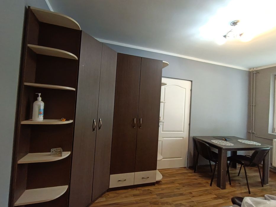 Închiriez apartament