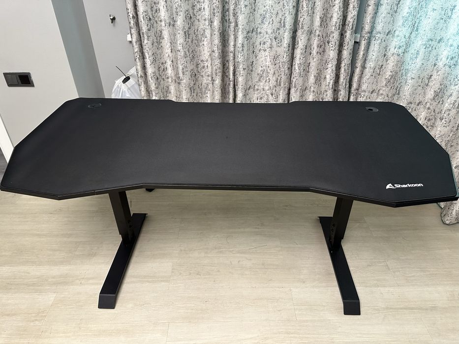 Стол компьютерный Sharkoon Skiller