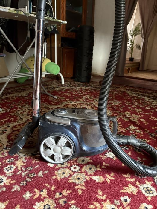 Продам пылесос срочно