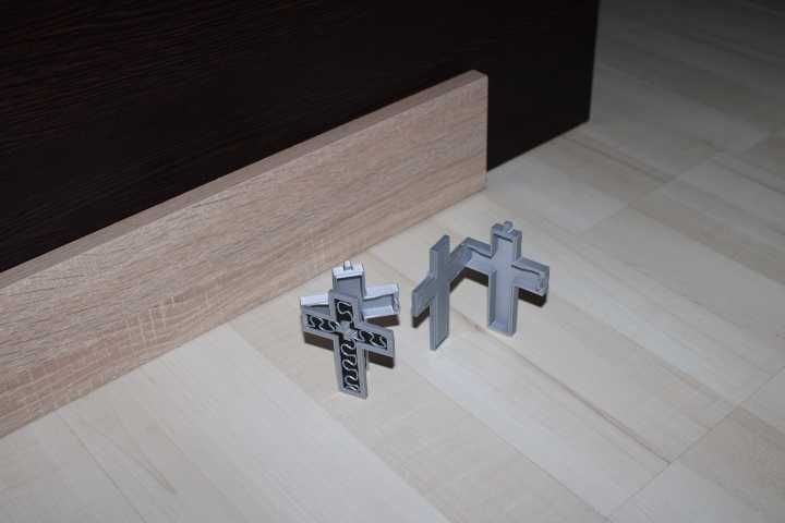 Колие с таен кръст Танос – вдъхновено от играта на калмари