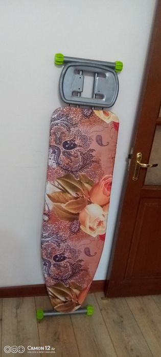 Гладильная доска и утюг