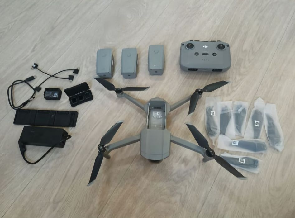 Квадрокоптер/дрон DJI Mavic Air 2 Fly More Combo