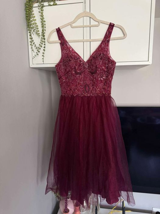 Официална рокля Laona в бордо червено с камъни и тюл за сватба