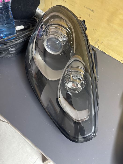 Ляв и десен фар за Porsche Cayenne