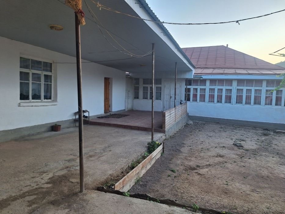 Uy sotiladi Qoramozor uch bog'da