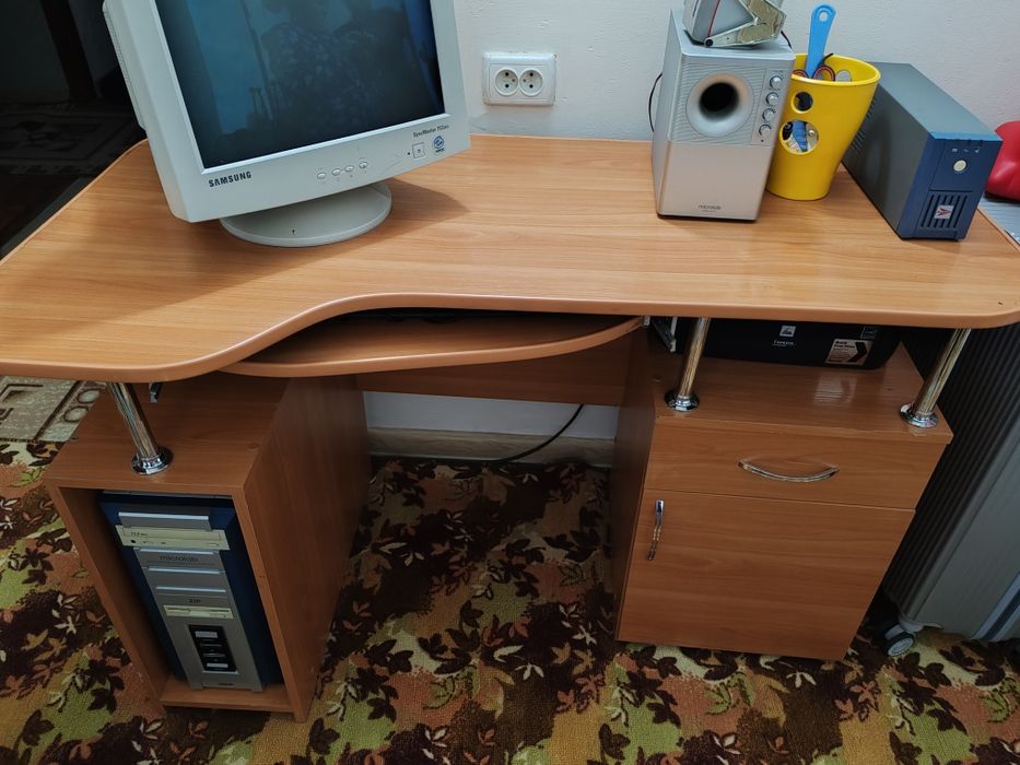 Компьютерный стол