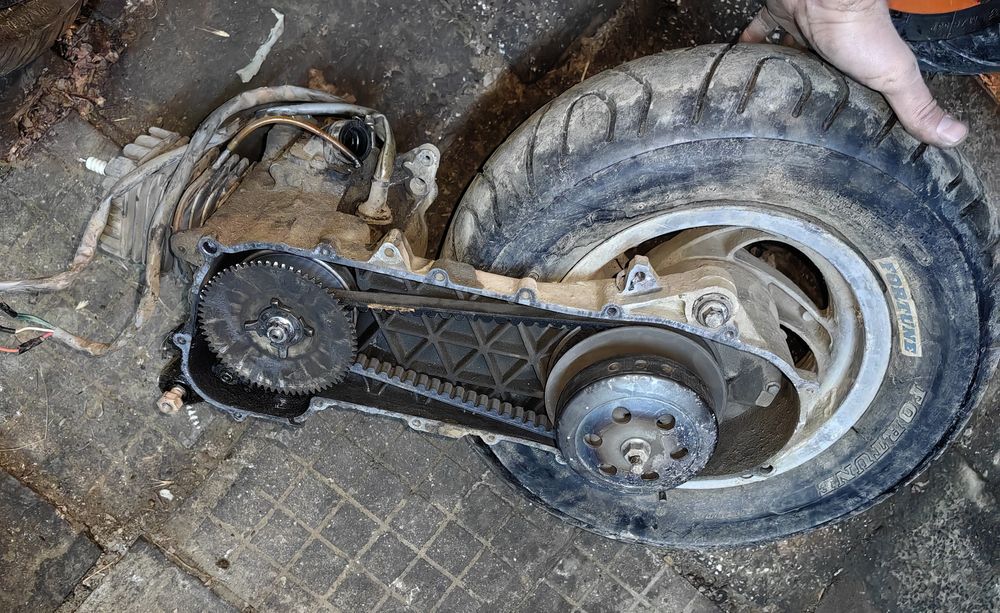 На Части Piaggio Typhoon