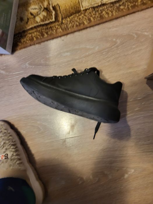 Vând papuci eleganți pentru zile onomastice