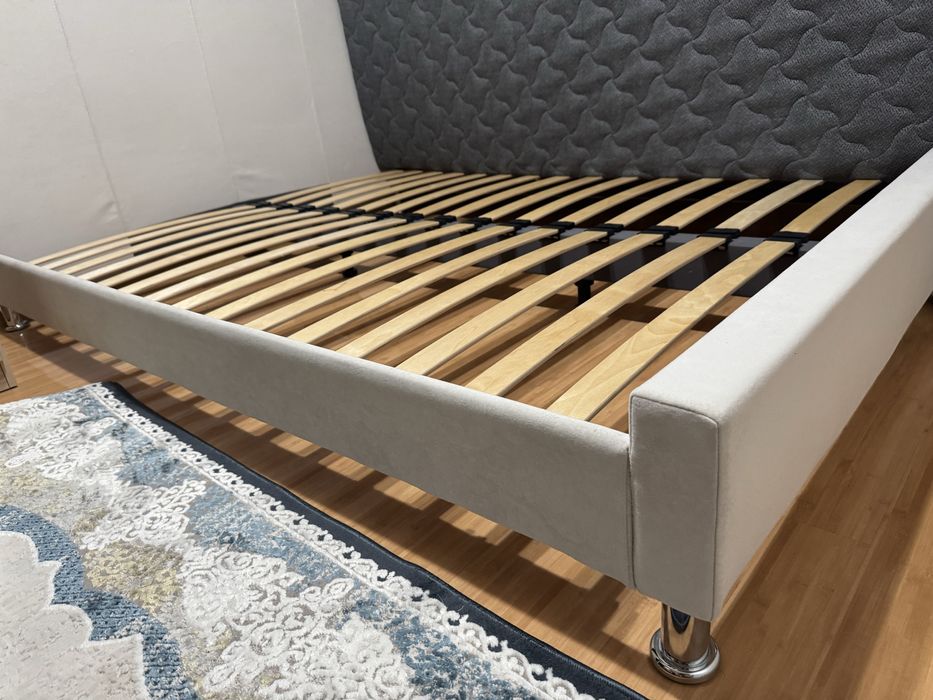 Кровать для спальни