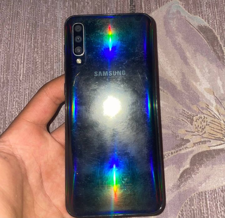 Samsung a 50 sotiladi