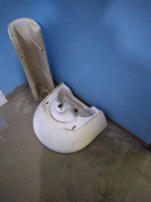 Продам раковину и унитаз