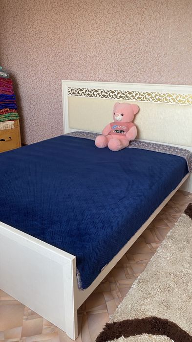 Продам спальный гарнитур с комодом