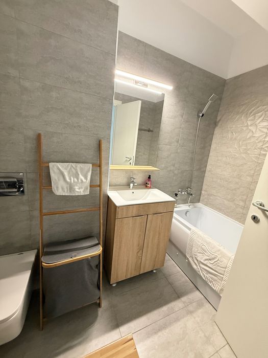 De închiriat - Apartament 2 camere, decomandat, spațios, cu vedere amplă către Lacul Morii - Novum 2