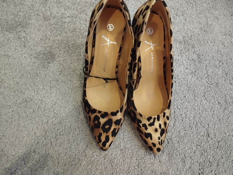 Продаю новые 2 туфли тигровая и кожанная