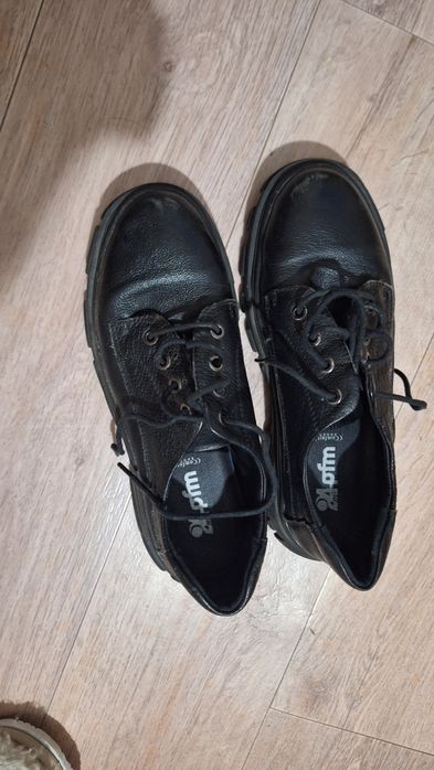 Обувь. Отдам за вкусняшку.