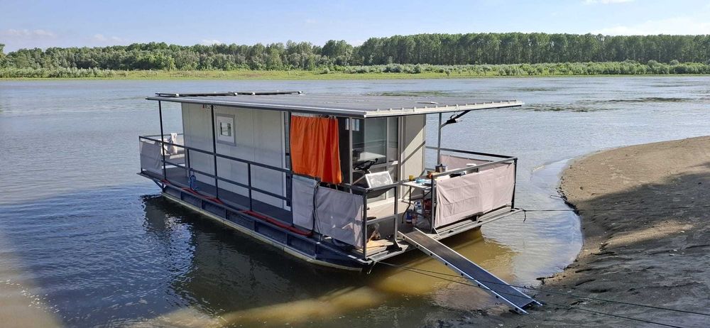 Vand catamaran autopropulsat 6 persoane inmatriculat.