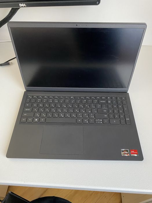 Лаптоп Dell vostro 3515