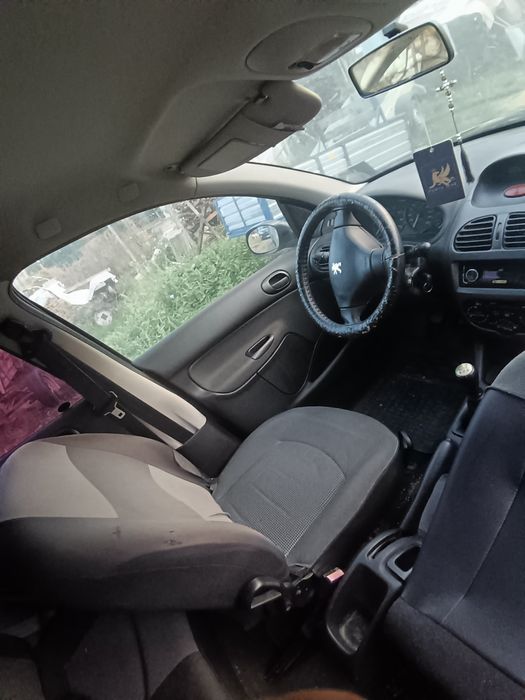Vând Peugeot 206 Hatchback