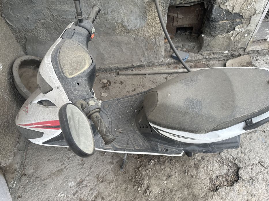 Мопед жақсы жүріп тұр