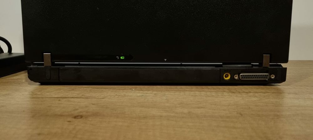 Laptop vechi de colecție IBM R 52