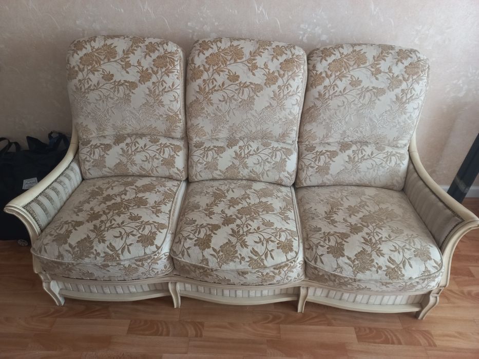 Срочно продаю диван