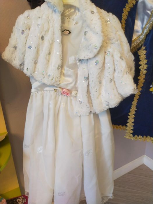 Детские  костюмы продам.