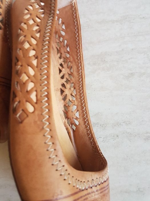 Vand espadrile/sandale de vara,din piele ,nefolosite ,pentru dama