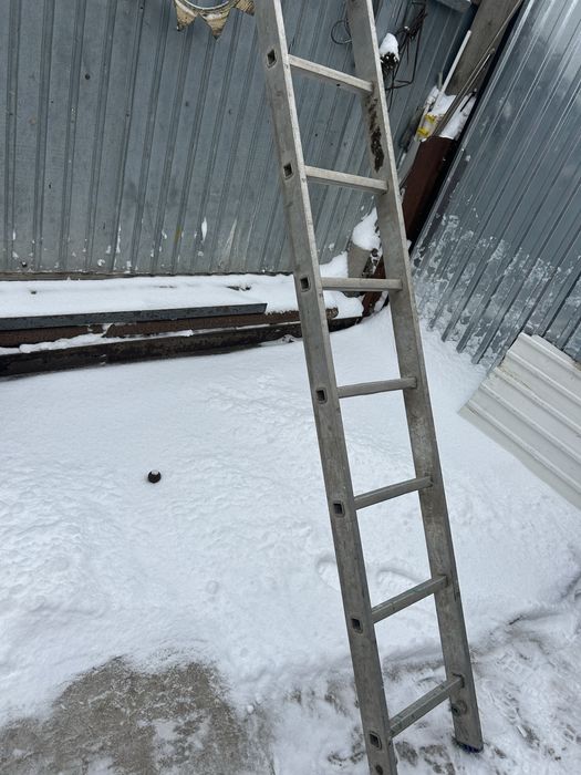 ! Продам хорошую лестницу !