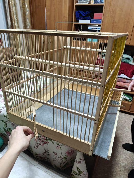Клетка для птиц, деревянная