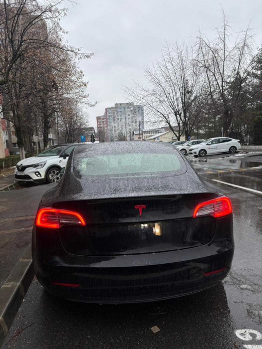 Tesla model 3 SR Plus