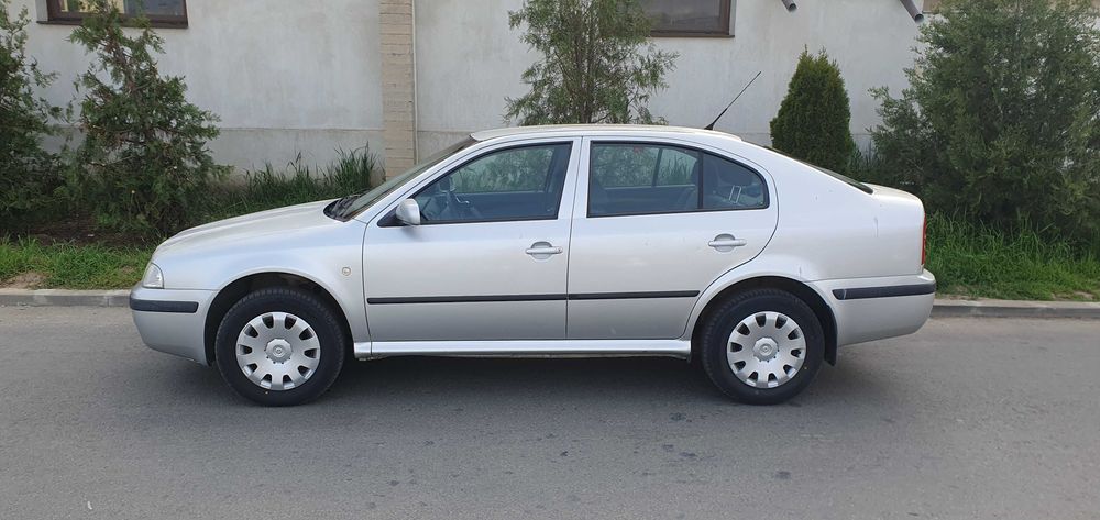 Vând Skoda Octavia Tour