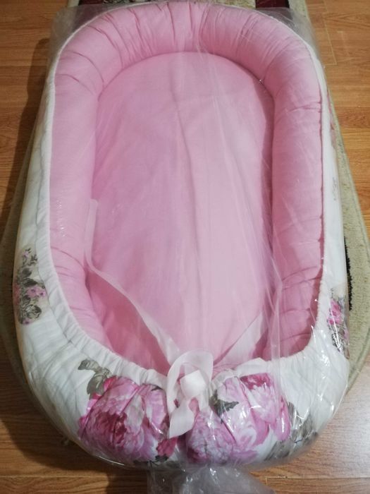 Babynest roz cu floricele