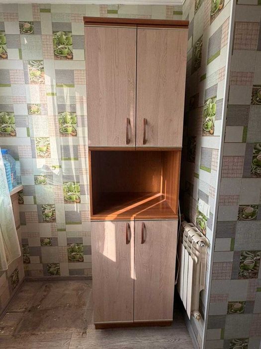 Продам б/у двери и  кухонный гарнитур