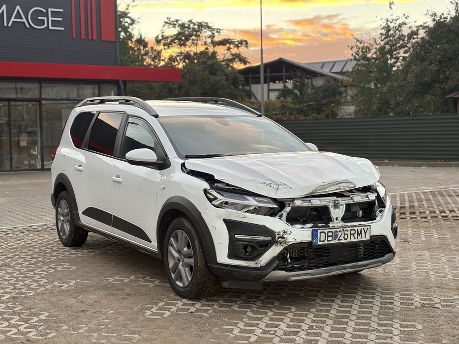 Dacia JOGGER  1.0 TCE 110CP , 80000KM usor avariat primul proprietar