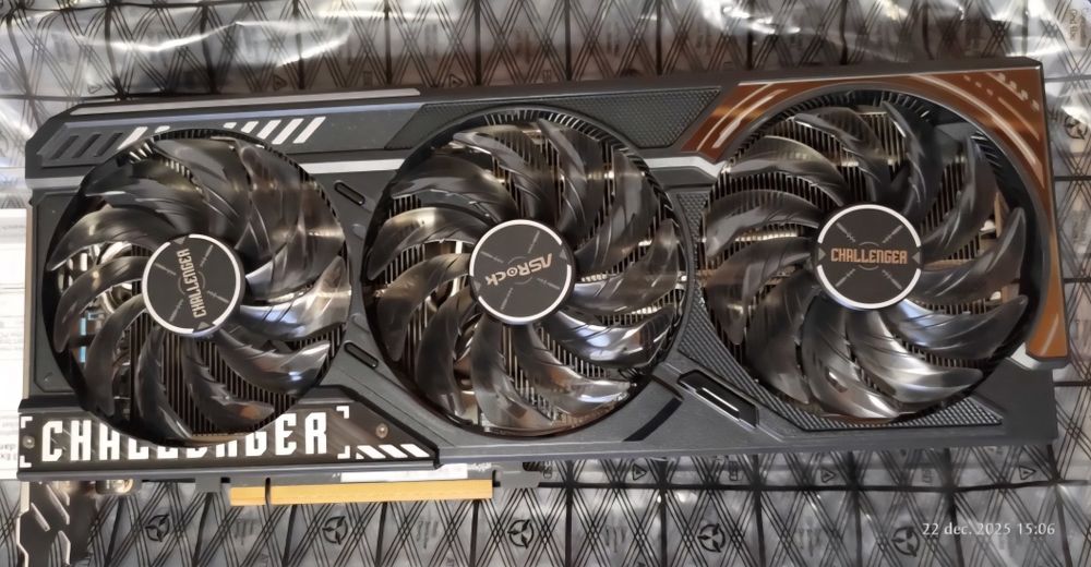 Vând placa video rx 9070 16GB GDDR6 256-Bit impecabila