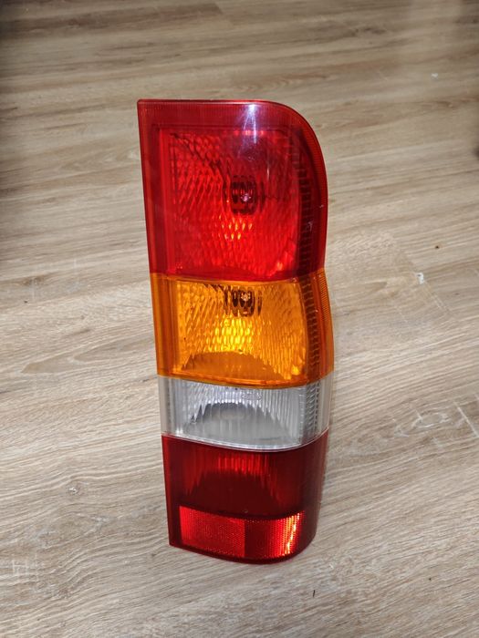 Lampă cu soclu dreapta spate Ford Transit 2000-2006