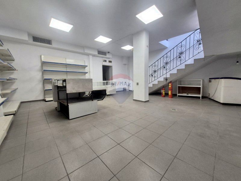 Магазин за продажба, Лятно кино Тракия