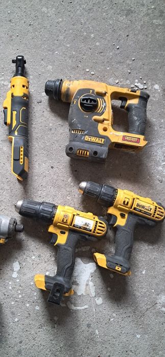Dewalt si stanley scule la preturi diferite