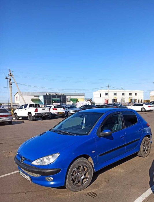 Продам автомобиль Peugeot  хэтчбек
