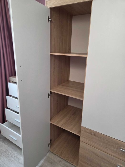 Vand dulap de haine si comoda cu sertare