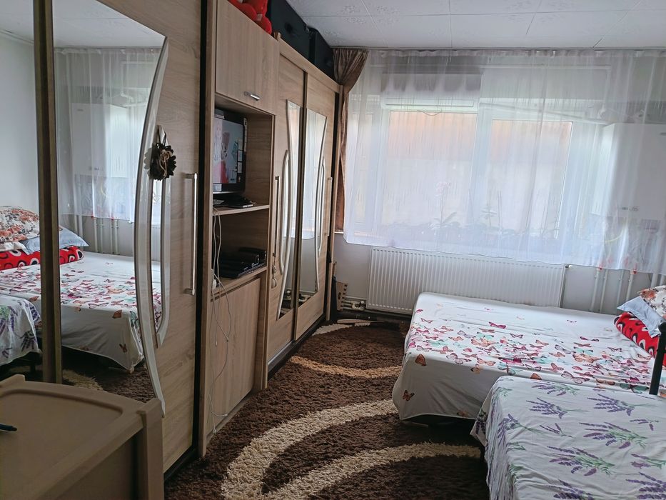 Vând garsonieră  in zona artego