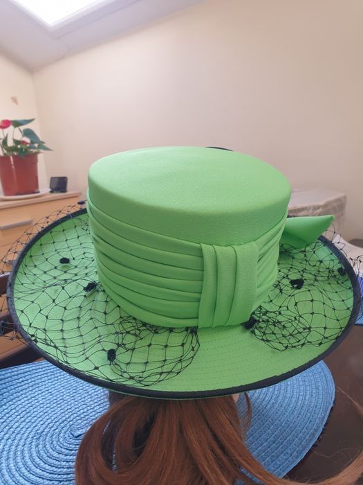 Pălărie verde eleganta