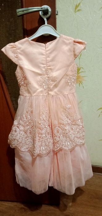 Нарядное розовое платье