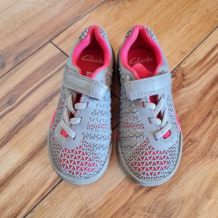Adidasi Clarks unisex gri 24 , lavabili in masina spalat la 30 grade