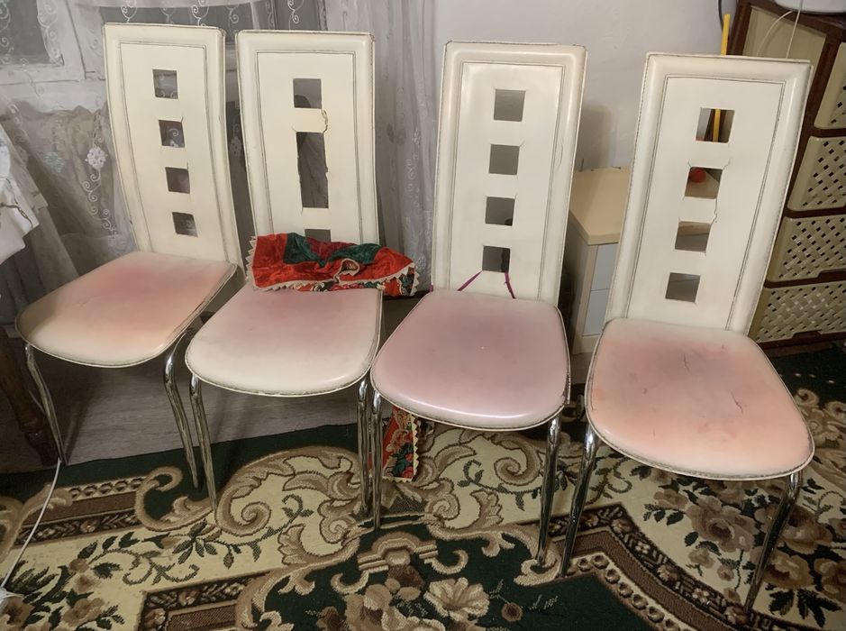 Белые стулья 4шт стульчики